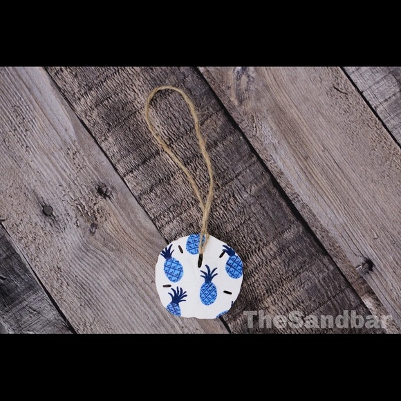 Pineapple ornament blue Handpainted Sand Dollar - Picture 3 of 3